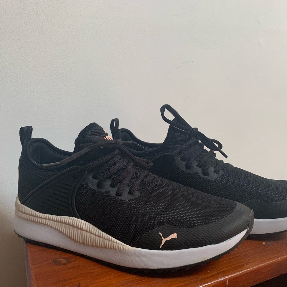 New w/o tags: Puma women’s casual sneaker